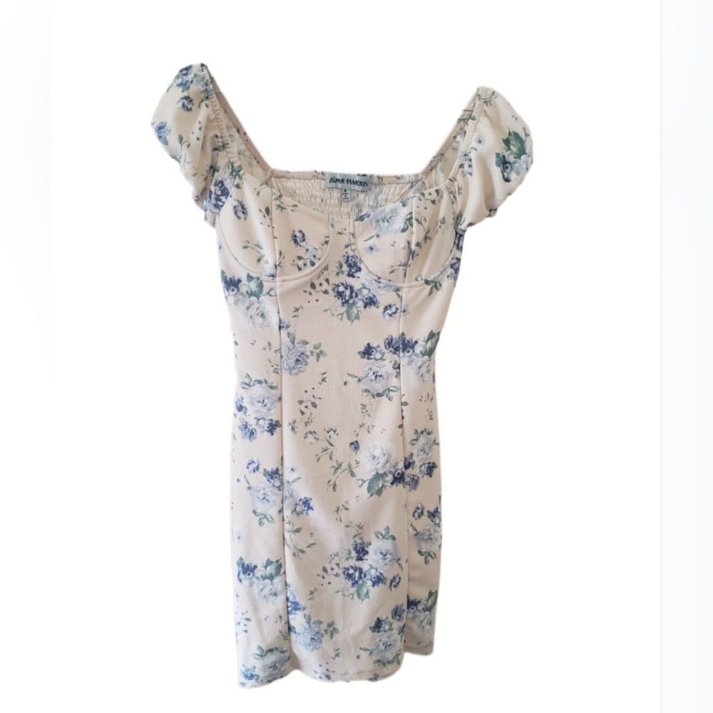 Almost Famous NWT Cream Colored
Blue Floral Short Sleeve Dress size XL